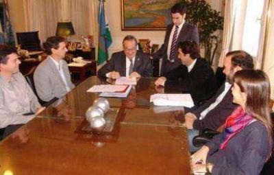 El Municipio firm� el contrato de adjudicaci�n del servicio de gesti�n de reclamos ciudadanos