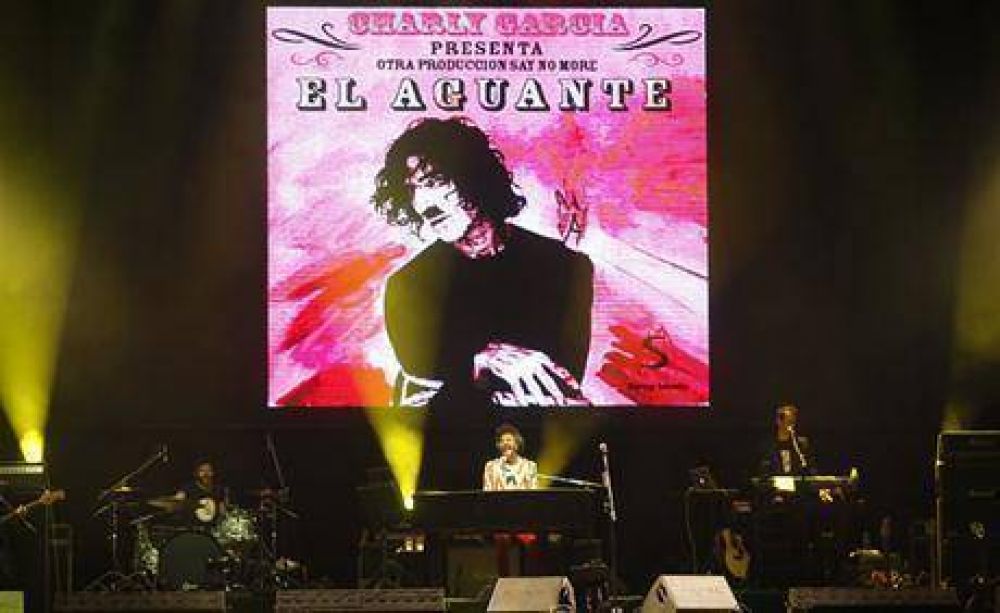 Tributo a Charly en una fiesta del rock, en Palermo