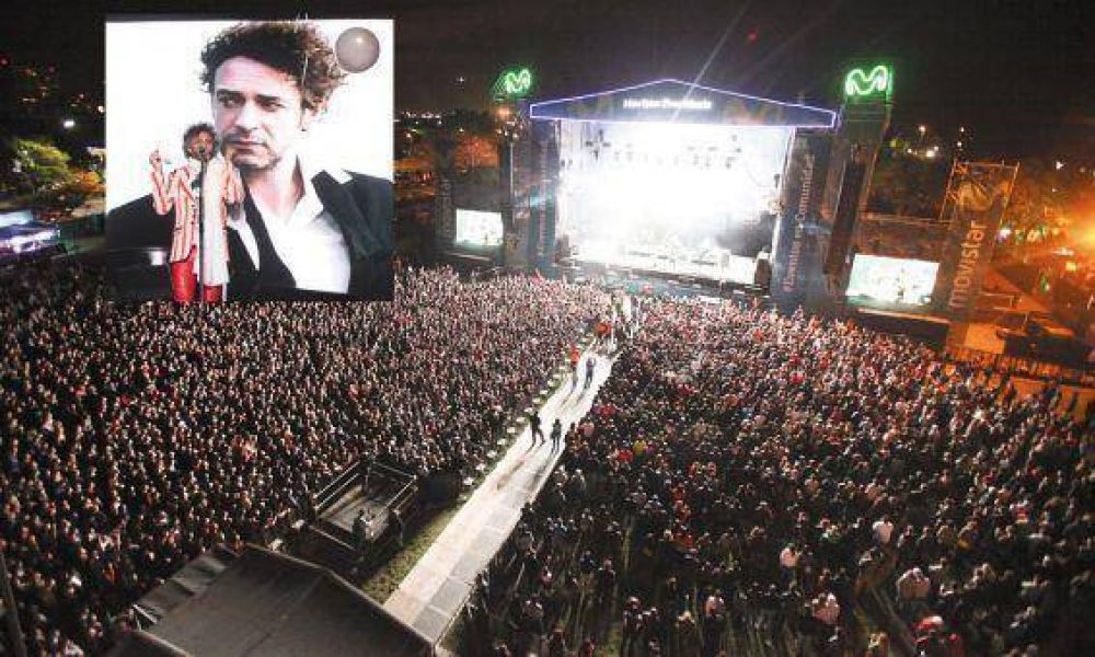 Una multitud acompa�� el tributo musical a Charly