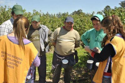 Inspeccionaron explotaciones de ar�ndanos