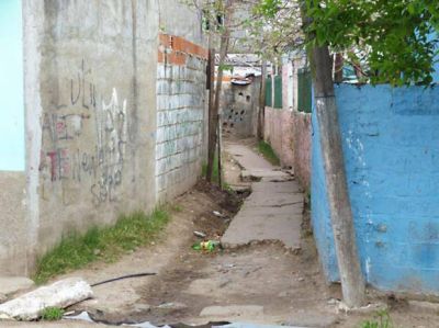 Ejecutaron a un joven en un pasillo del barrio Tablada por viejas disputas