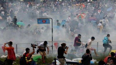 Polic�a de Hong Kong reprimi� a protestantes que reclaman mayor democracia