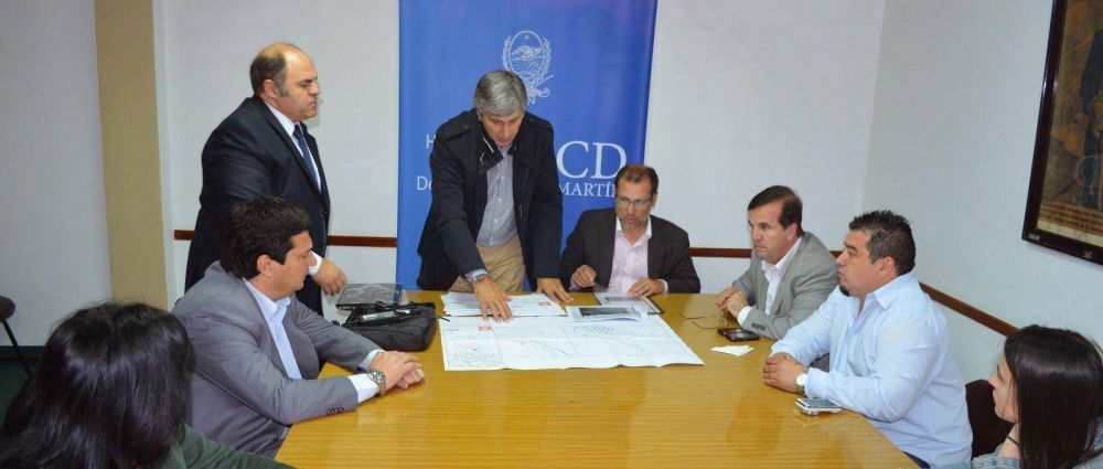 Reuni�n de Phatouros y Bitz con funcionarios de Obras P�blicas de Provincia
