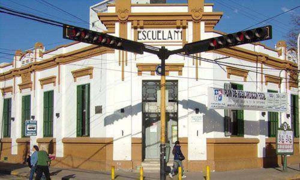 Las escuelas recibir�n menos de mil pesos al mes para arreglos