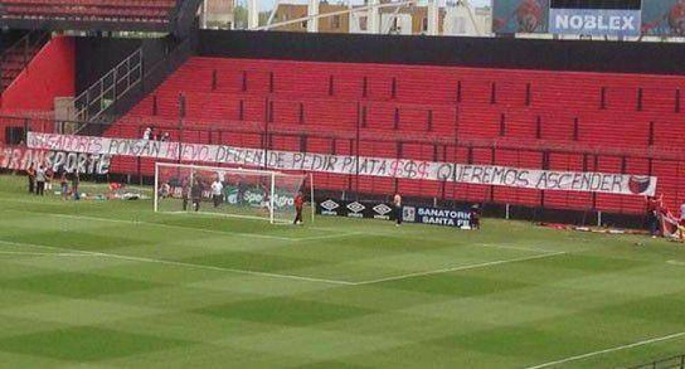 Bandera colgada y sacada r�pidamente en Col�n