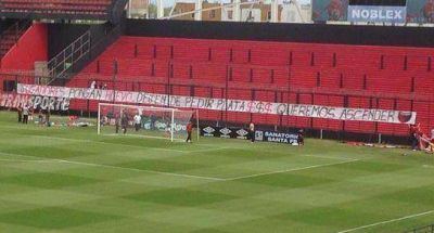 Bandera colgada y sacada r�pidamente en Col�n