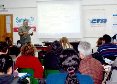SE REALIZ� LA PRIMER JORNADA DEL SEMINARIO ORGANIZADO POR SUTEBA