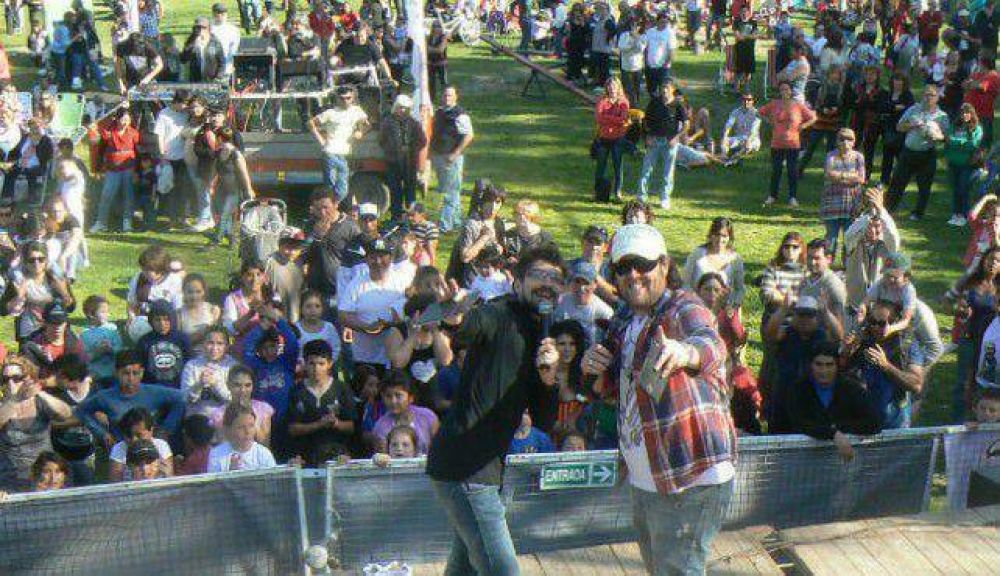 M�s de 2.000 personas festejaron la Primavera con el Grupo 105 en el Parque