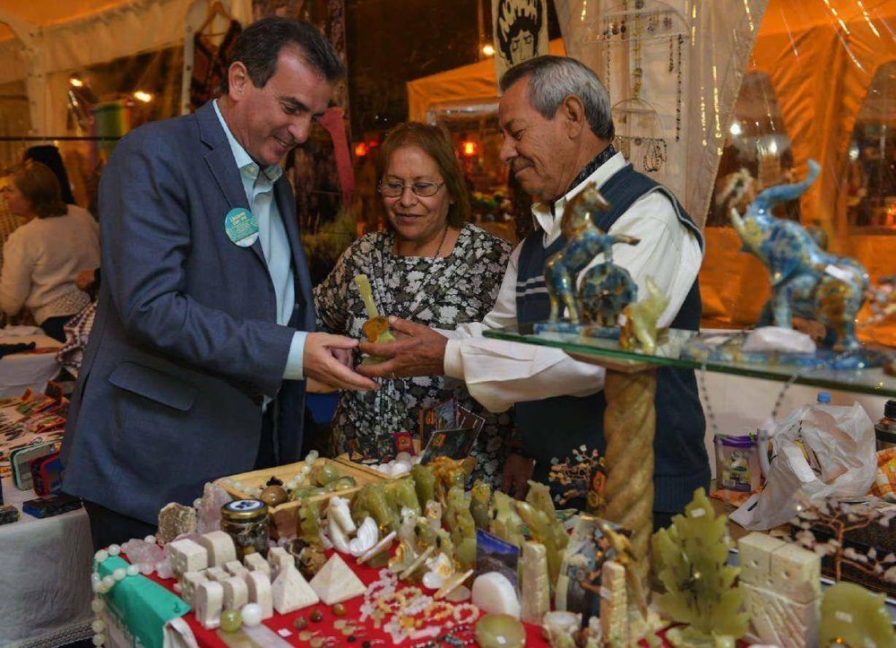 Mendoza firma el desendeudamiento