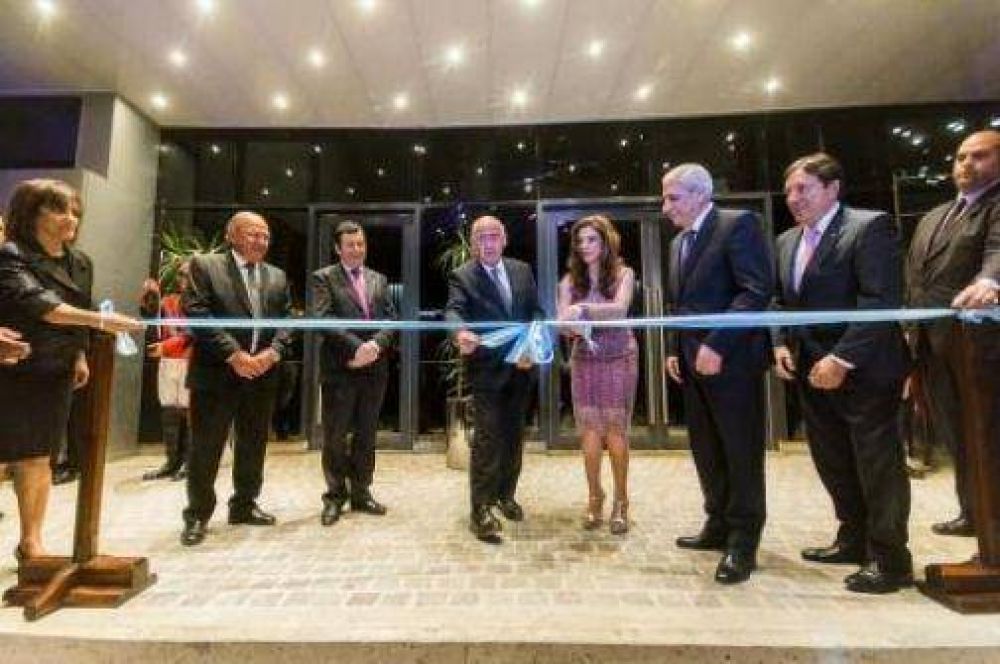 La Gobernadora dej inaugurado el Complejo Turstico Termas 1 en el Autdromo 