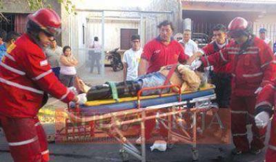 Un motociclista con triple fractura expuesta en un terrible accidente