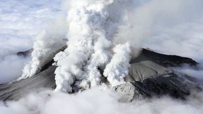La erupci�n de un volc�n en Jap�n provoc� al menos 30 muertos