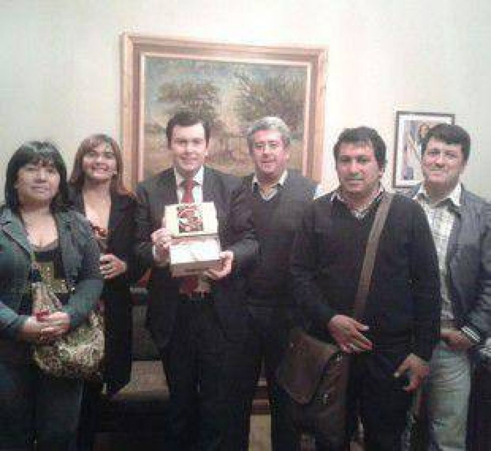 El Senador Zamora se reuni� con una delegaci�n