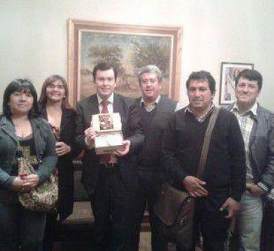 El Senador Zamora se reuni� con una delegaci�n