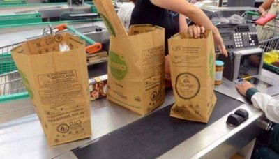 Buscan reemplazar las bolsas de pl�stico con bolsas de papel y tela