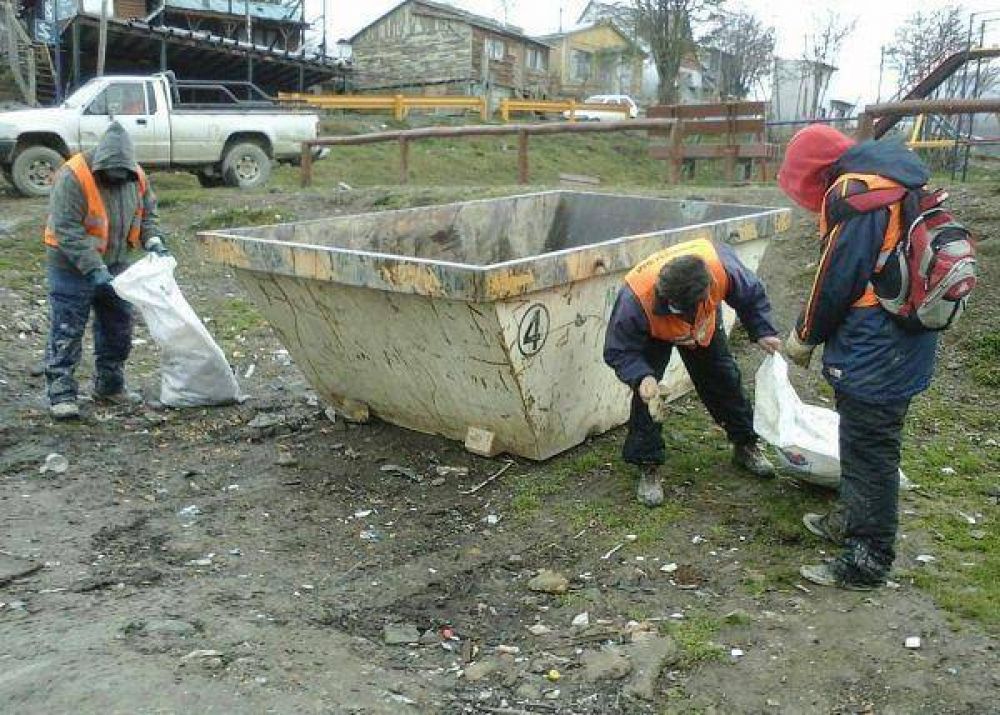 Contin�an las tareas de limpieza en Ushuaia