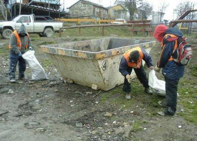 Contin�an las tareas de limpieza en Ushuaia