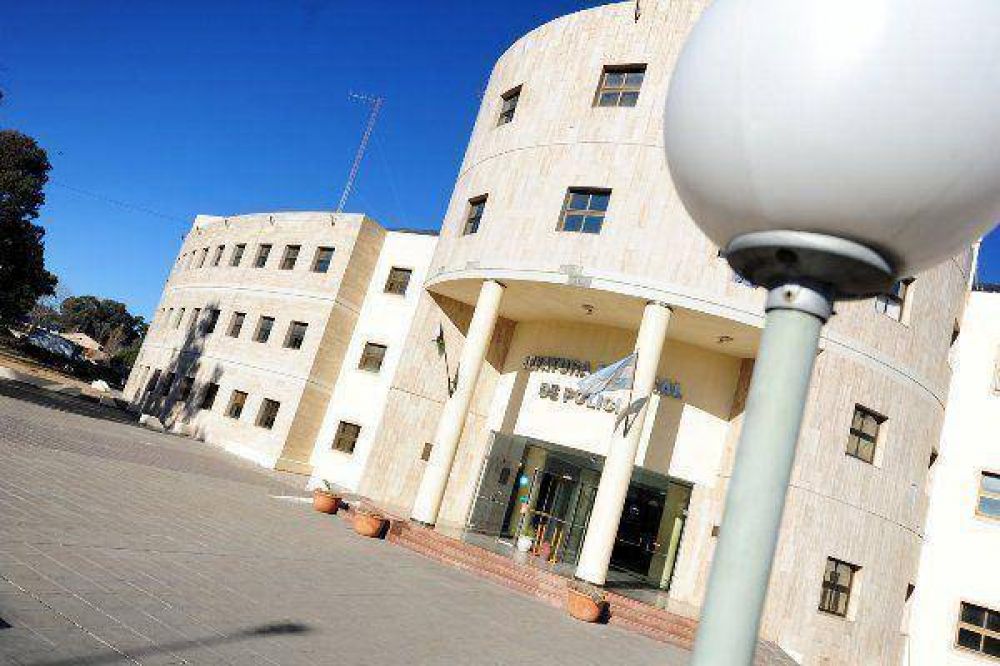 Dos menores de edad y un joven de 22 a�os detenidos por el robo al Centro Comunitario del Eva Per�n