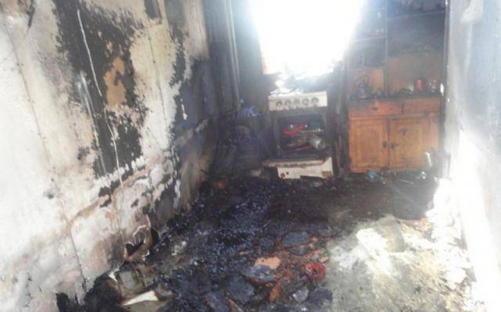 Se incendi por completo una vivienda en Obrien