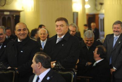 �No s�lo se gobierna con cord�n cuneta y alumbrado�
