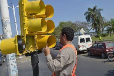 Avanza la modernizaci�n de sem�foros en varios puntos de la Ciudad