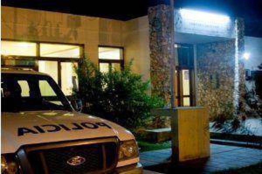 Tuvo de rehenes a su hijo de 3 a�os y a su pareja