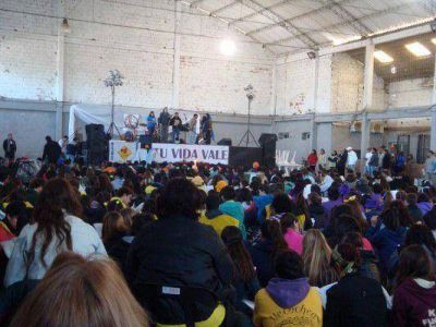 �La droga te puede llevar al cementerio o a la c�rcel� 