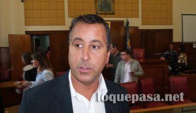 Azcona: �La polic�a comunal presentada por Pulti tiene mucho corte y pegue de otros municipios�