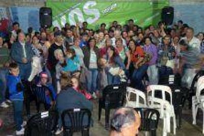 Sin hablar de candidaturas , Almada se acerc� a Stratta