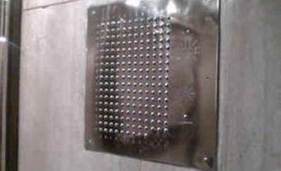 Enga�an a anciana y la asaltan cuando abre la puerta