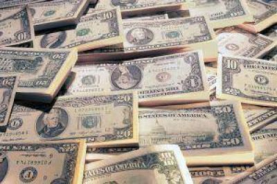 Cedi� el d�lar blue a $ 15,60, pero subieron el oficial, 
