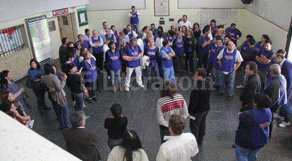 Van al paro en el hospital Mira y Lpez