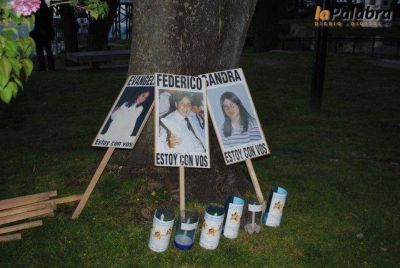 Curetti y familiares inauguraron el anfiteatro y esculturas en un emotivo homenaje a Federico Sandra y Evangelina