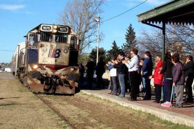 Tren: formaci�n de prueba pasar� por Catril� y Pico