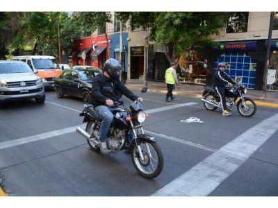 En Mendoza las motos ya tienen un lugar exclusivo para esperar la luz verde del sem�foro
