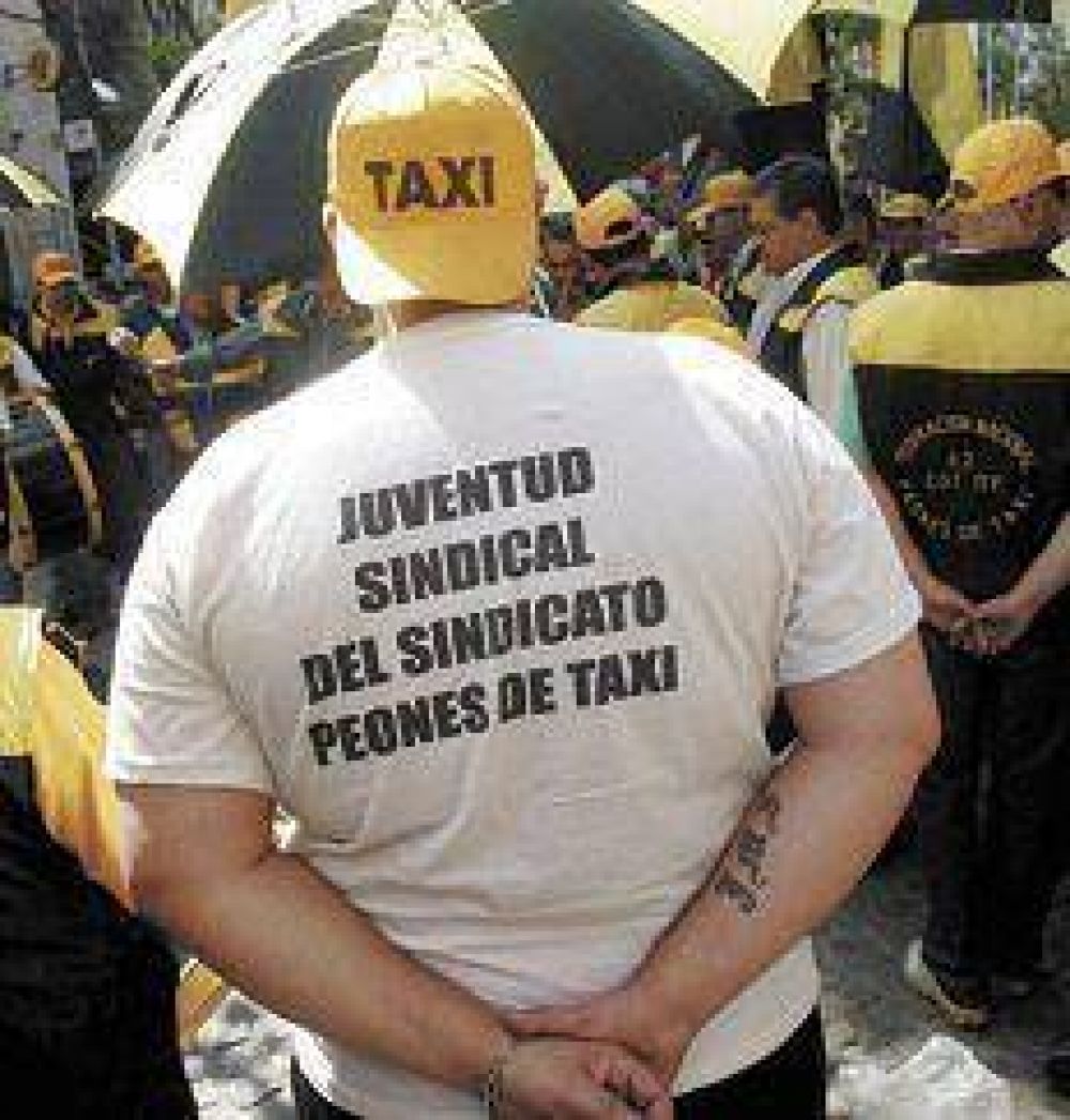 Incidentes entre taxistas: nueve heridos