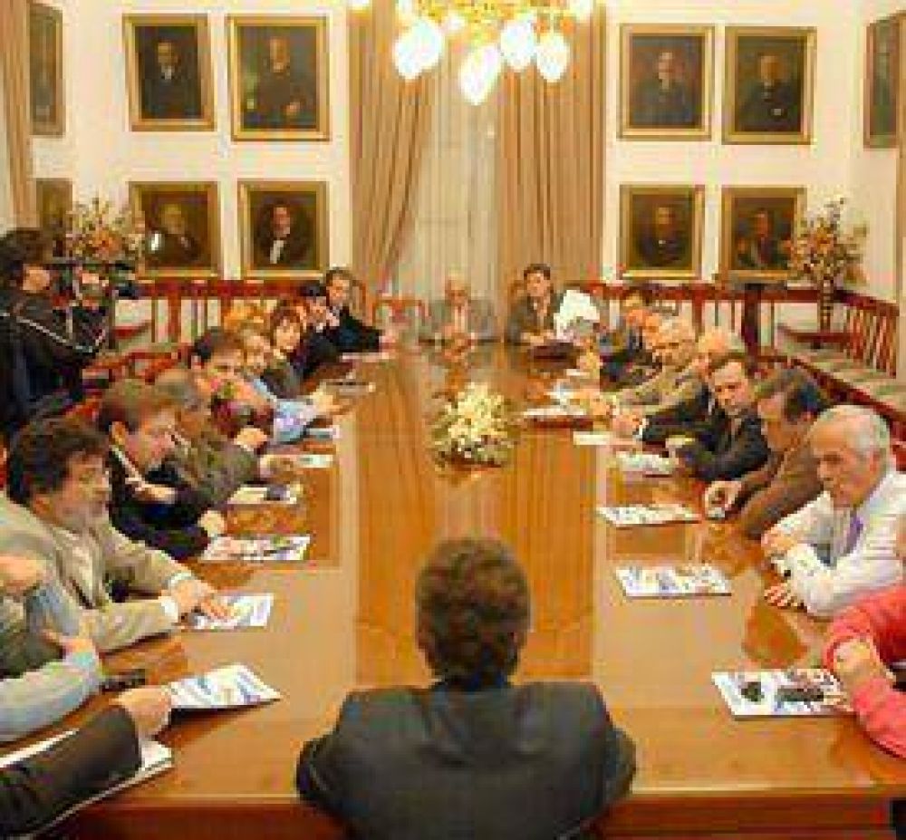 Urribarri apunta a potenciar la gesti�n de su gobierno