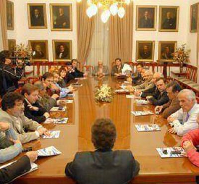 Urribarri apunta a potenciar la gesti�n de su gobierno