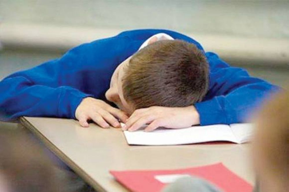 Alarma por la gran cantidad de adolescentes que se duermen en los colegios de Deseado