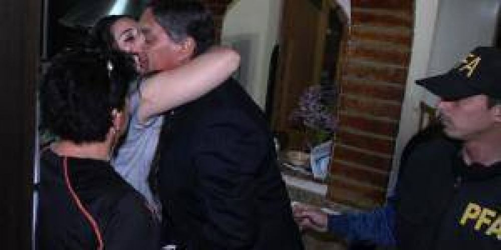  Tur�n: 3 horas de tensa e ins�lita espera en su casa
