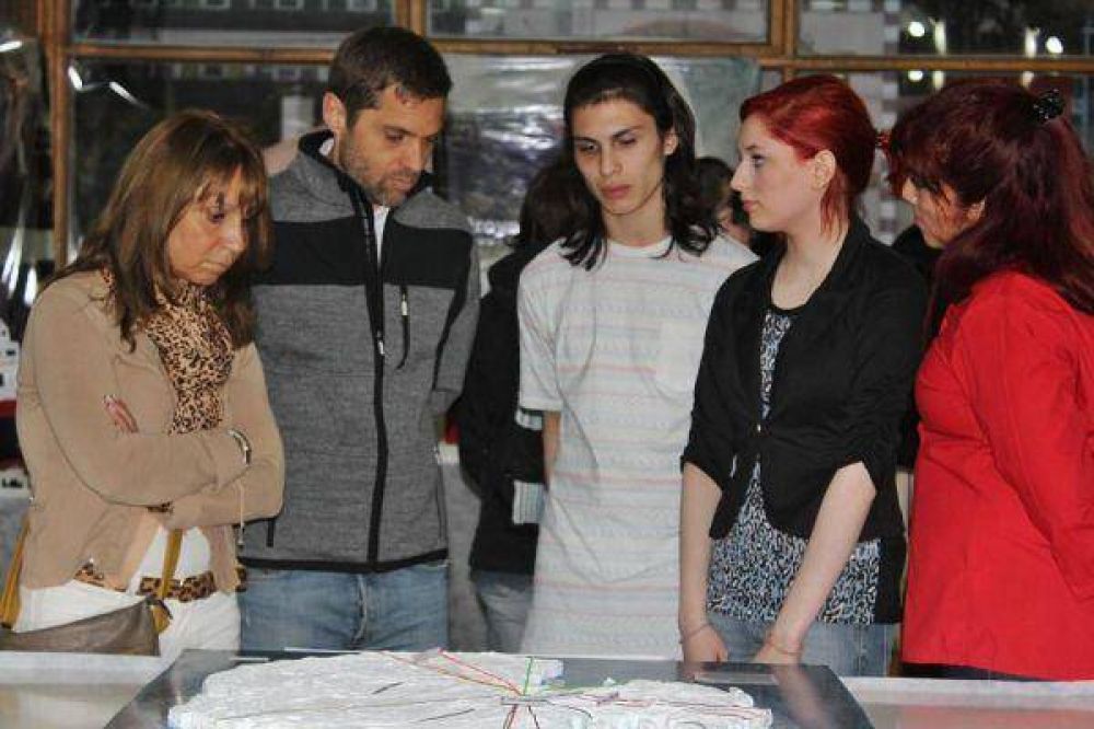 Federico Sciurano visit� una muestra sobre la Ant�rtida en Ushuaia