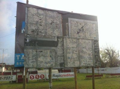 Destruyen carteles de L�pez Muntaner
