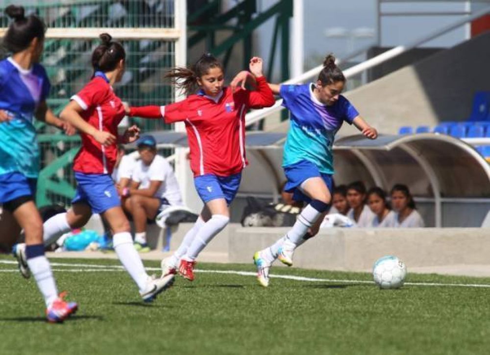 Juegos Binacionales: San Luis empez� bien en f�tbol femenino, v�ley y tenis