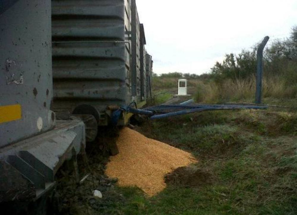 Villa Mercedes: se descarrilaron seis vagones de un tren que transportaba ma�z