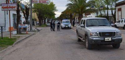 Una ni�a fue rozada por una camioneta y termin� fracturada