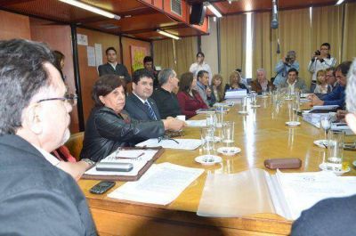 Pacto El�ctrico: diputados quieren escuchar a los ministros Violo y Varela