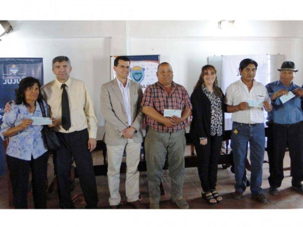 Entregaron subsidios a productores agr�colas