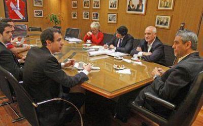 Reuni�n para avanzar con los parques industriales de Villa Luj�n e Inflamable