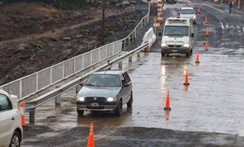 Se suspende el tr�nsito vehicular del puente provisorio de Acaragu�