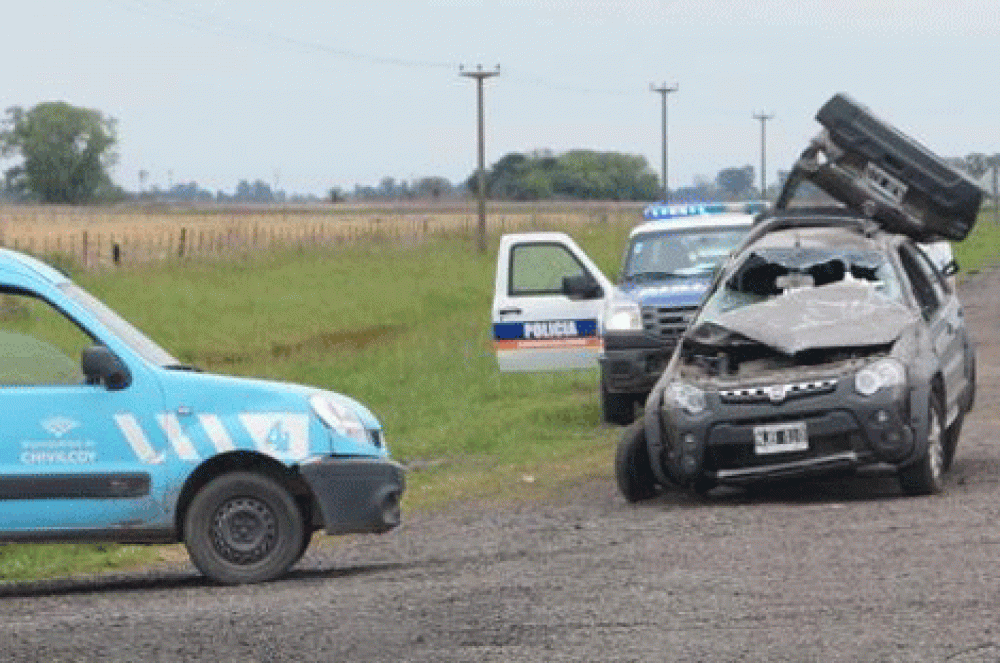 Importantes lesiones sufri� una chivilcoyana al volcar en ruta 5 